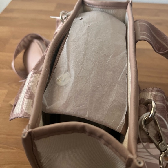 Steve Madden Bwebber Convertible Tote Bag White Pink - Picture 5 of 7